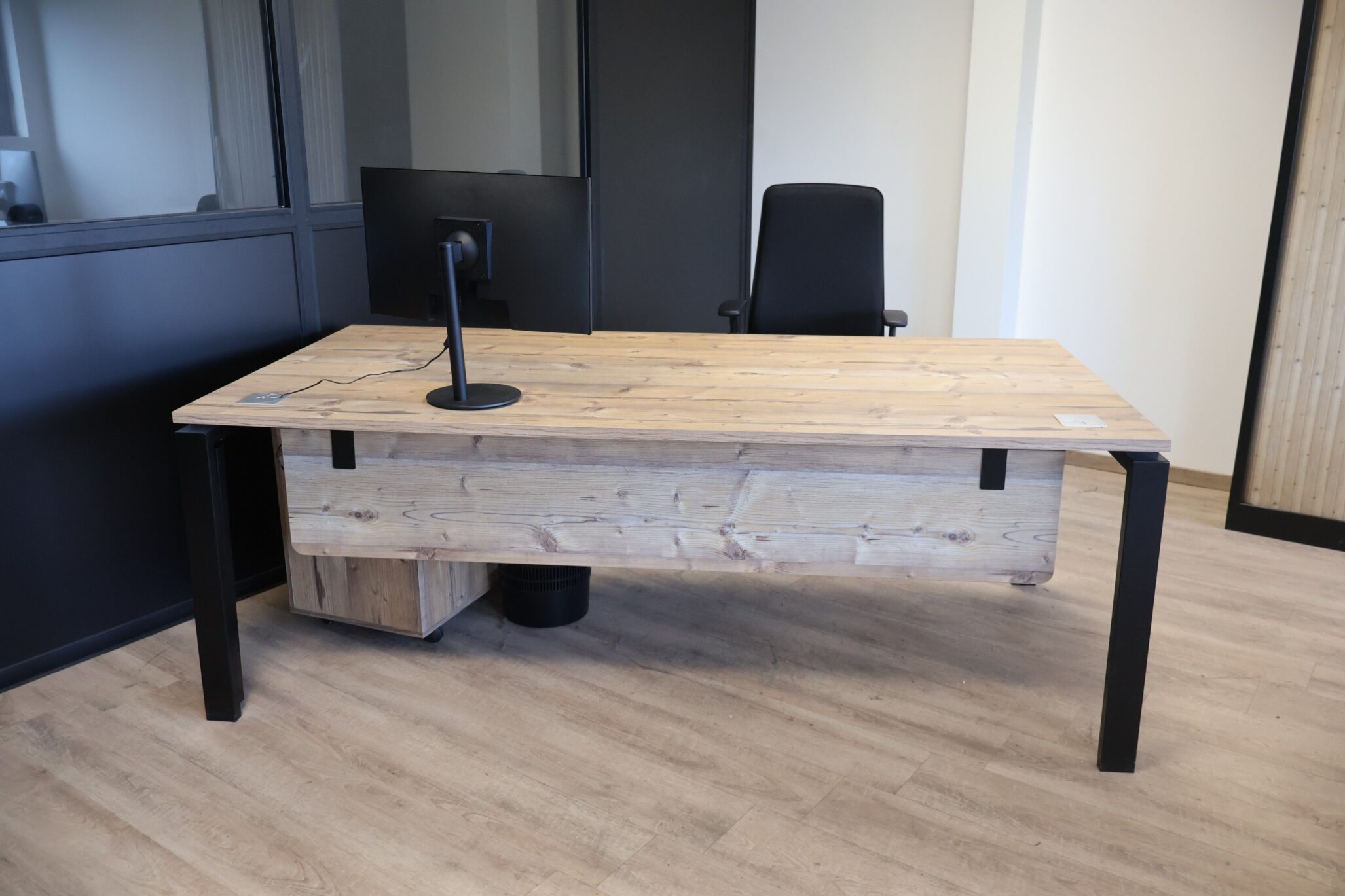 Suite LJ, matériel de construction métallique