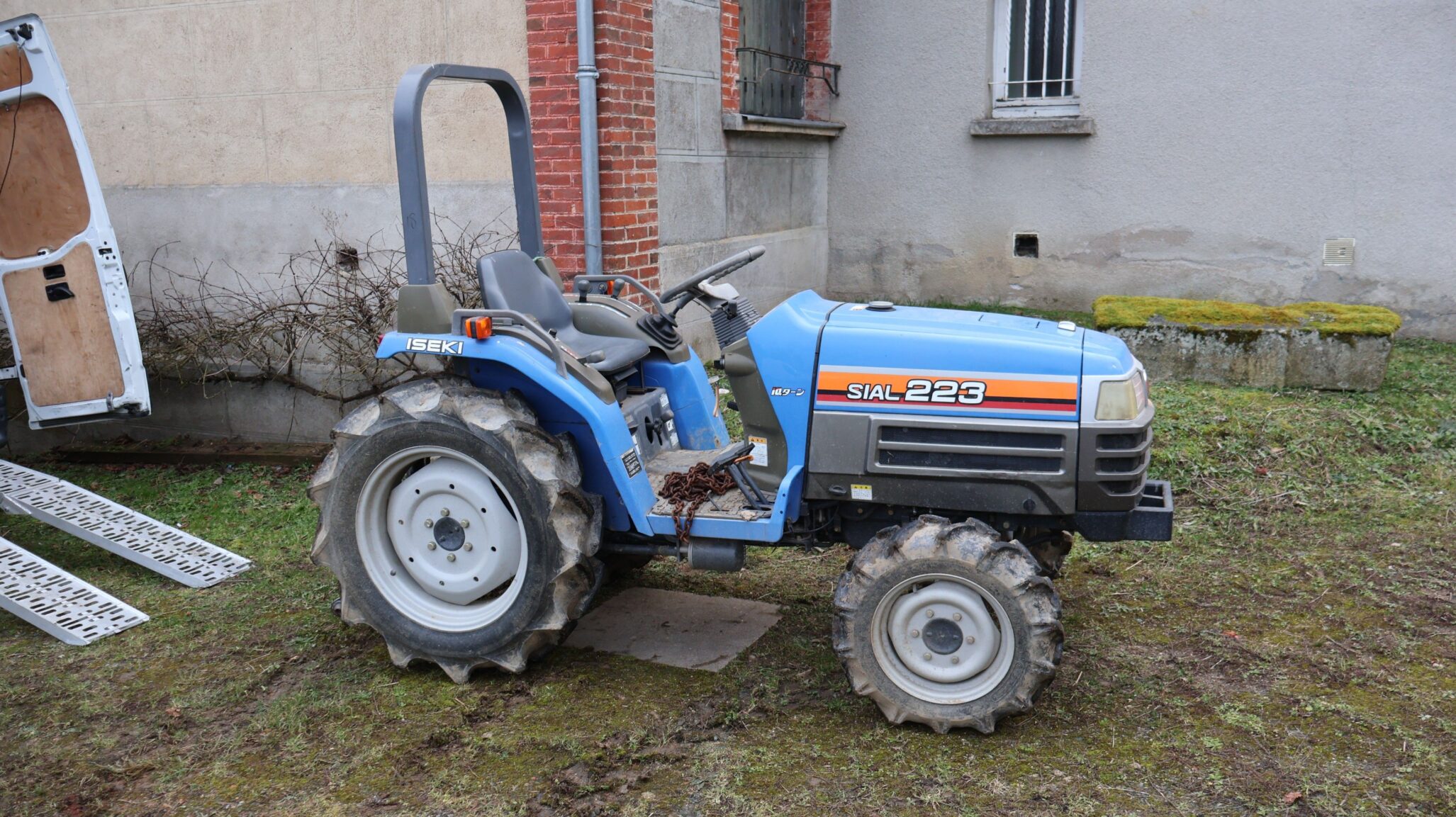 VENTE VÉHICULES, MOTOS, TRACTEUR, MATERIEL AGRICOLE ET ESPACE VERT