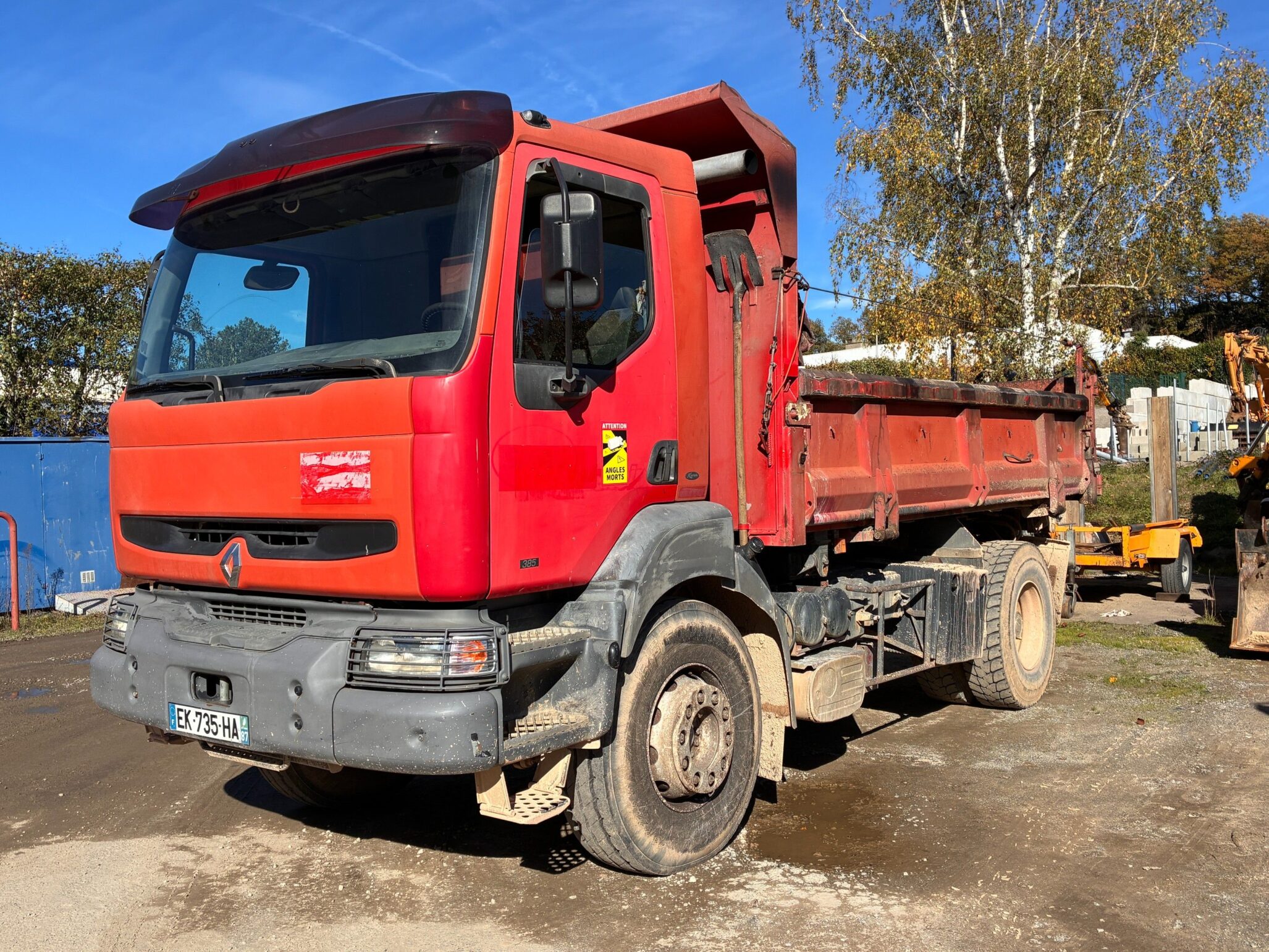 SUITE VENTE VOLONTAIRE RENOUVELLEMENT MATERIEL ET VEHICULES