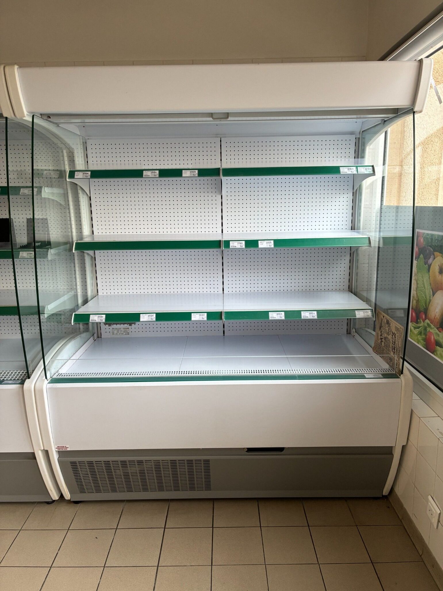 27/01/26 à 14:00 - SUITE VENTE LIQUIDATION JUDICIAIRE, MATERIEL D'ÉPICERIE,  DISTRIBUTEUR A PIZZA ET VEHICULES