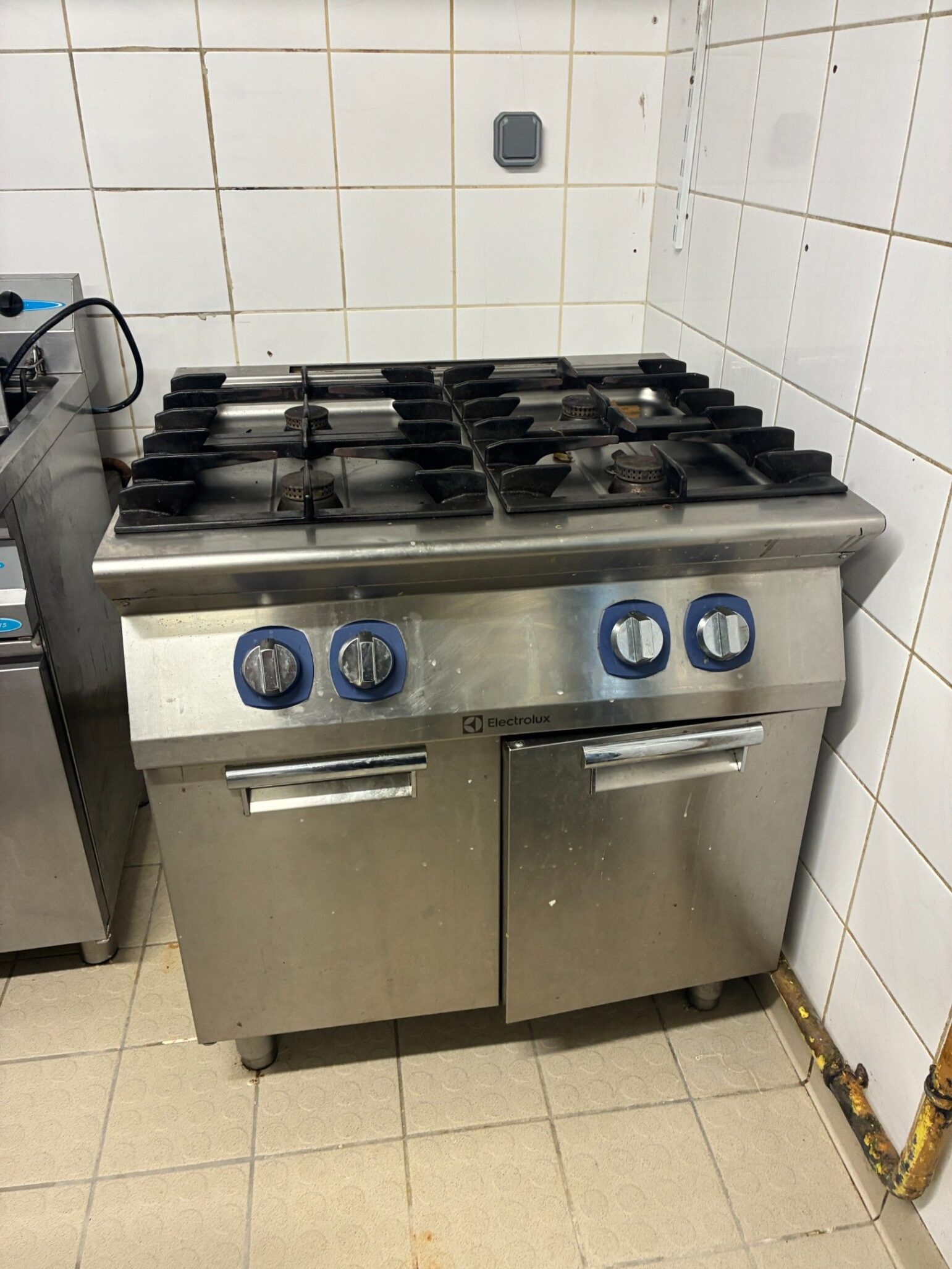 SUITE VENTE LIQUIDATION JUDICIAIRE, MATERIEL ET STOCK DE SALON DE COIFFURE, MATERIEL DE RESTAURATION