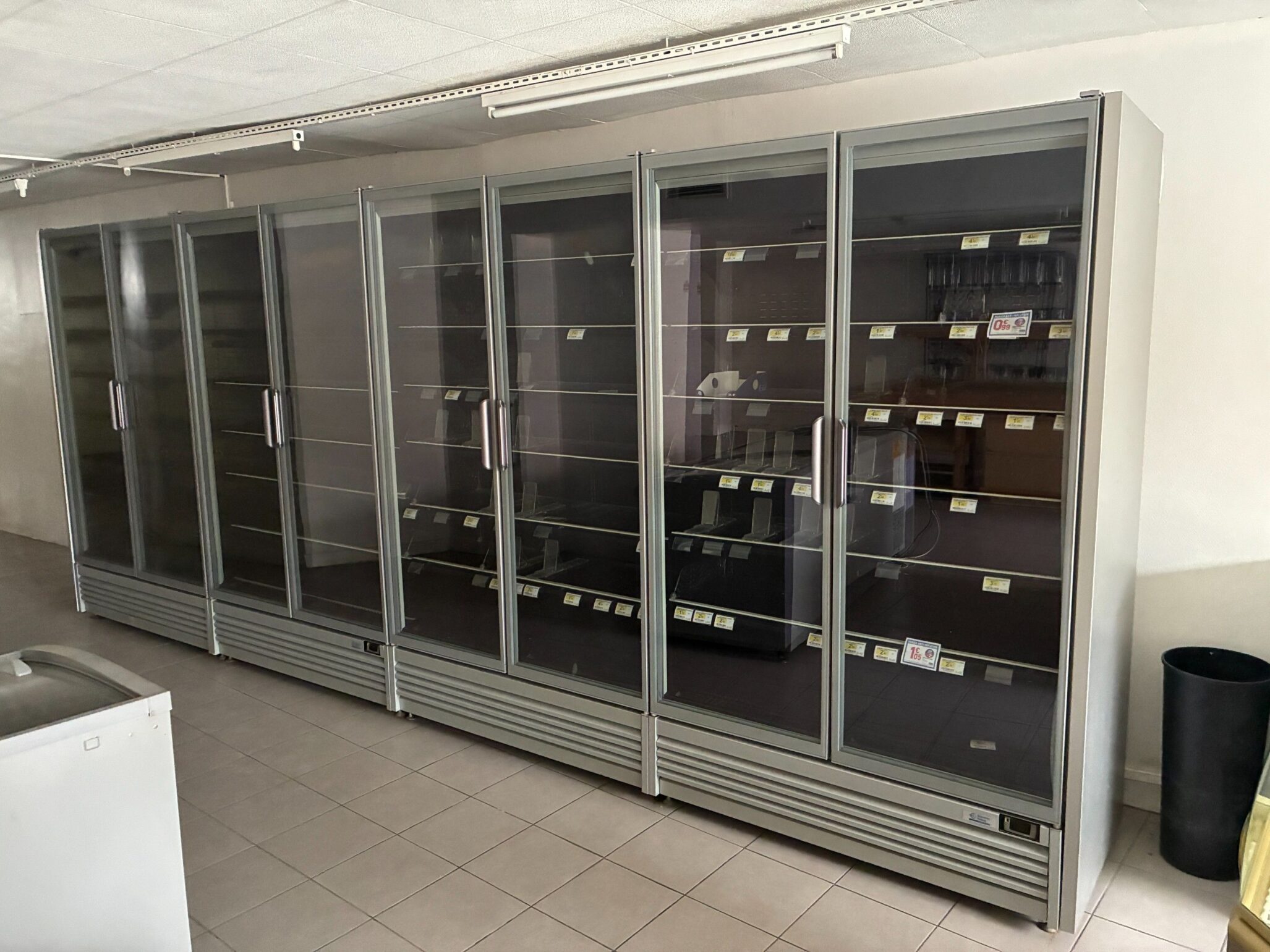 SUITE VENTE LIQUIDATION JUDICIAIRE, MAGASIN ALIMENTAIRE, OUTILLAGE, LAITERIE ET VÉHICULES