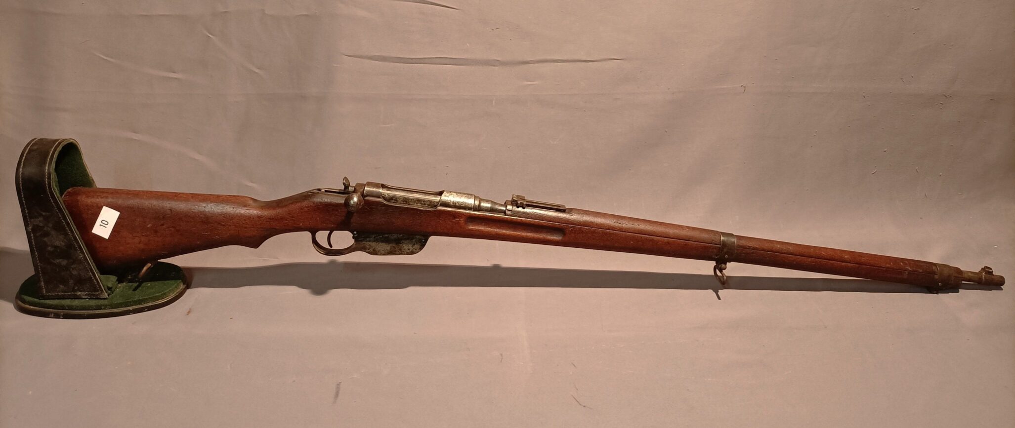 suite LJS Armurerie : vente d'armes et matériel d'armurerie.