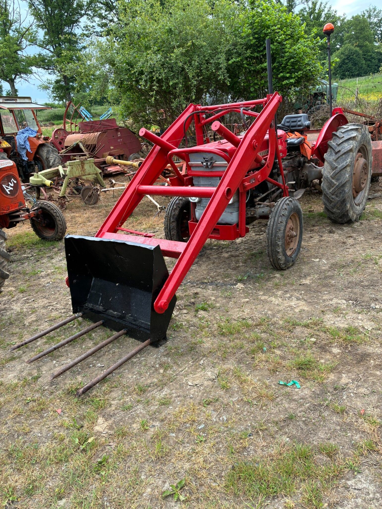 VENTE MATERIEL ET TRACTEURS AGRICOLES ANCIENS