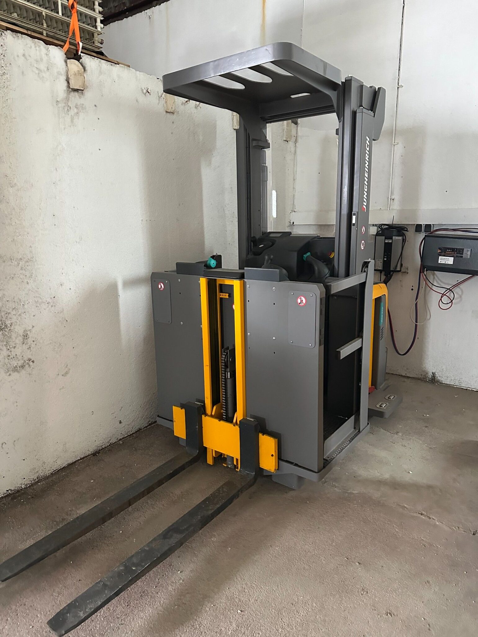 VENTE DE MATERIEL, CHARIOT ELEVATEUR MERLOT, VÉHICULES, JUDICIAIRE ET VOLONTAIRE